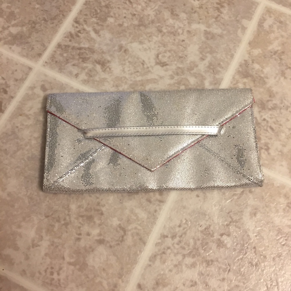 NWOT Silver VS clutch